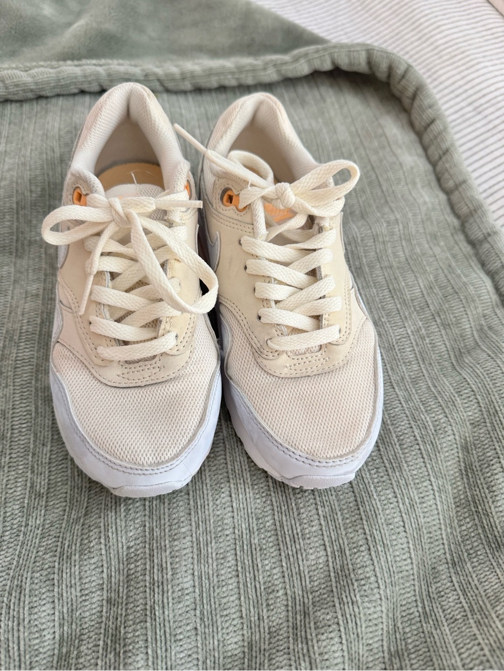 Bundle of 2 pairs girls’ Nike Air Max - Picture 10 of 12